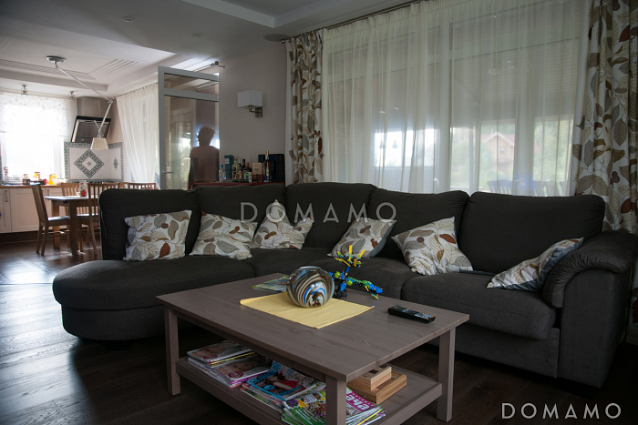 Проект каркасного дома с цокольным этажом и небольшим бассейном