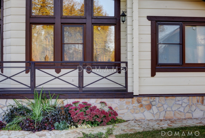 Проект одноэтажного необычного по форме дома из клееного бруса