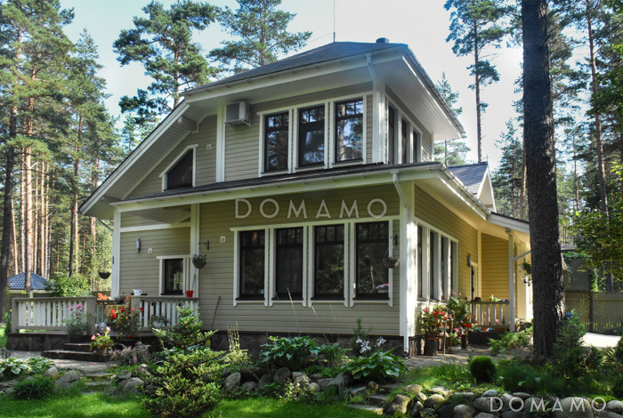 Проект дома из кирпича с местом для трех авто