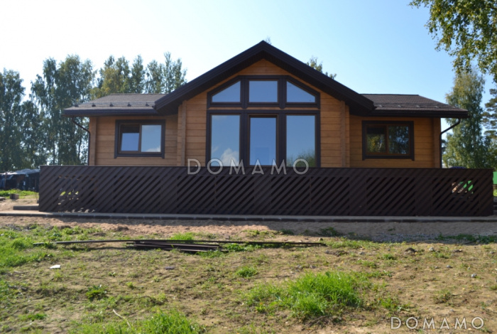 Проект одноэтажного деревянного дома из клееного бруса с изолированной небольшой кухней