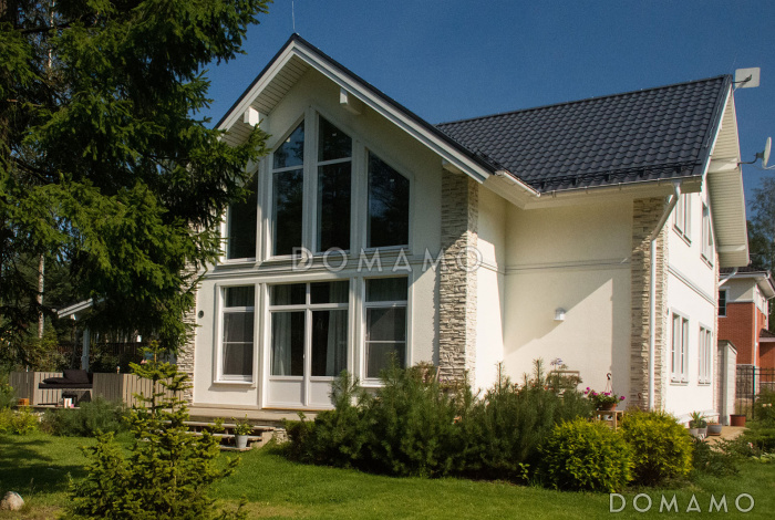 Проект дома из газобетона с навесом для машины