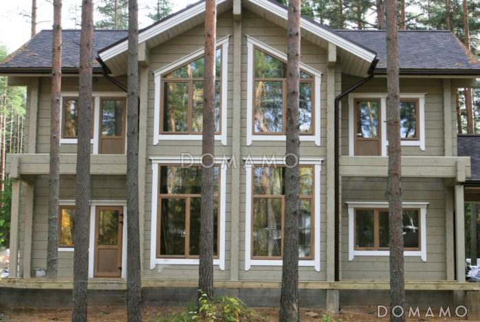 Проект деревянного дома из клееного бруса с просторной, светлой гостиной и техническим помещением с отдельным входом