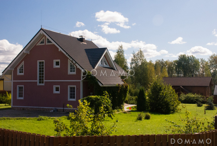 Проект кирпичного дома с большой открытой террасой