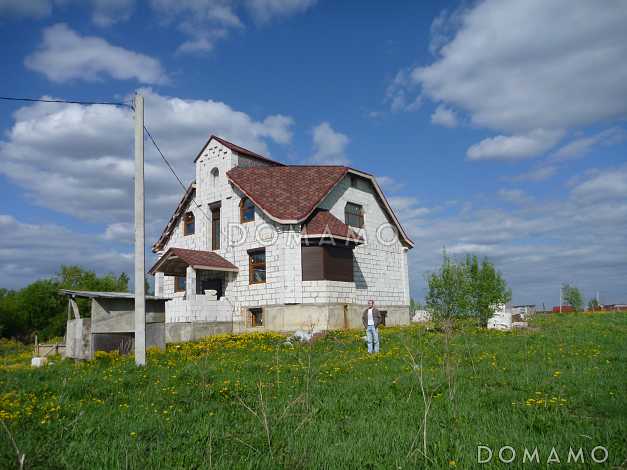 Проект коттеджа с подвалом и зимним садом из кирпича