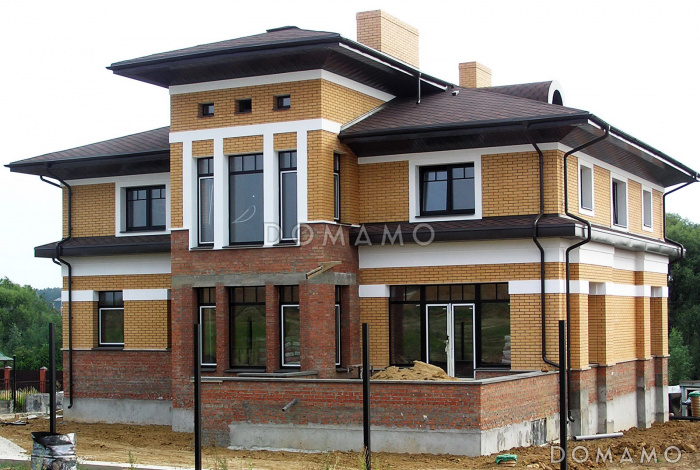 Проект двухэтажного коттеджа с террасой