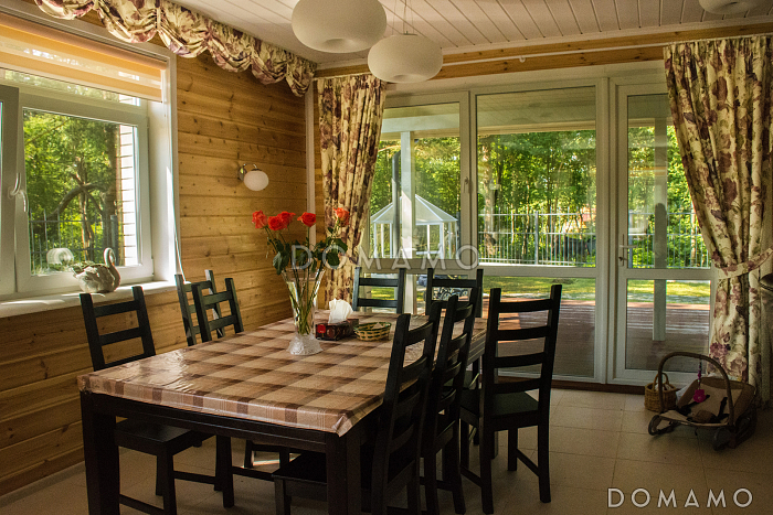 Проект дома из пеноблоков с просторным холлом на мансардном этаже