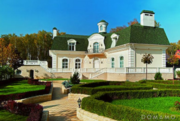 Проект дома из кирпича с бассейном и сауной на цокольном этаже