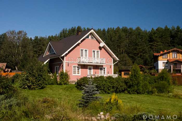 Проект каркасного дома с большой открытой террасой